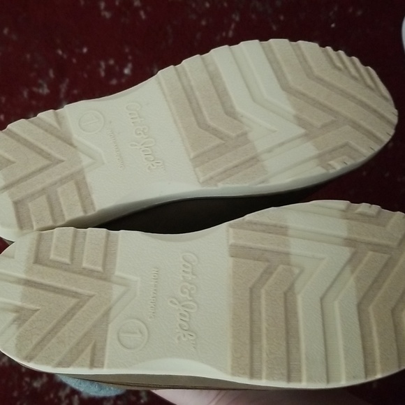 NWOT Cat & Jack Size 1 Boots - Picture 4 of 4